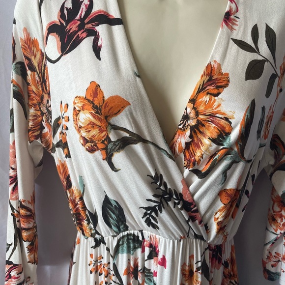 Size large cute dress 👗 with flowers 💐 - Picture 4 of 7